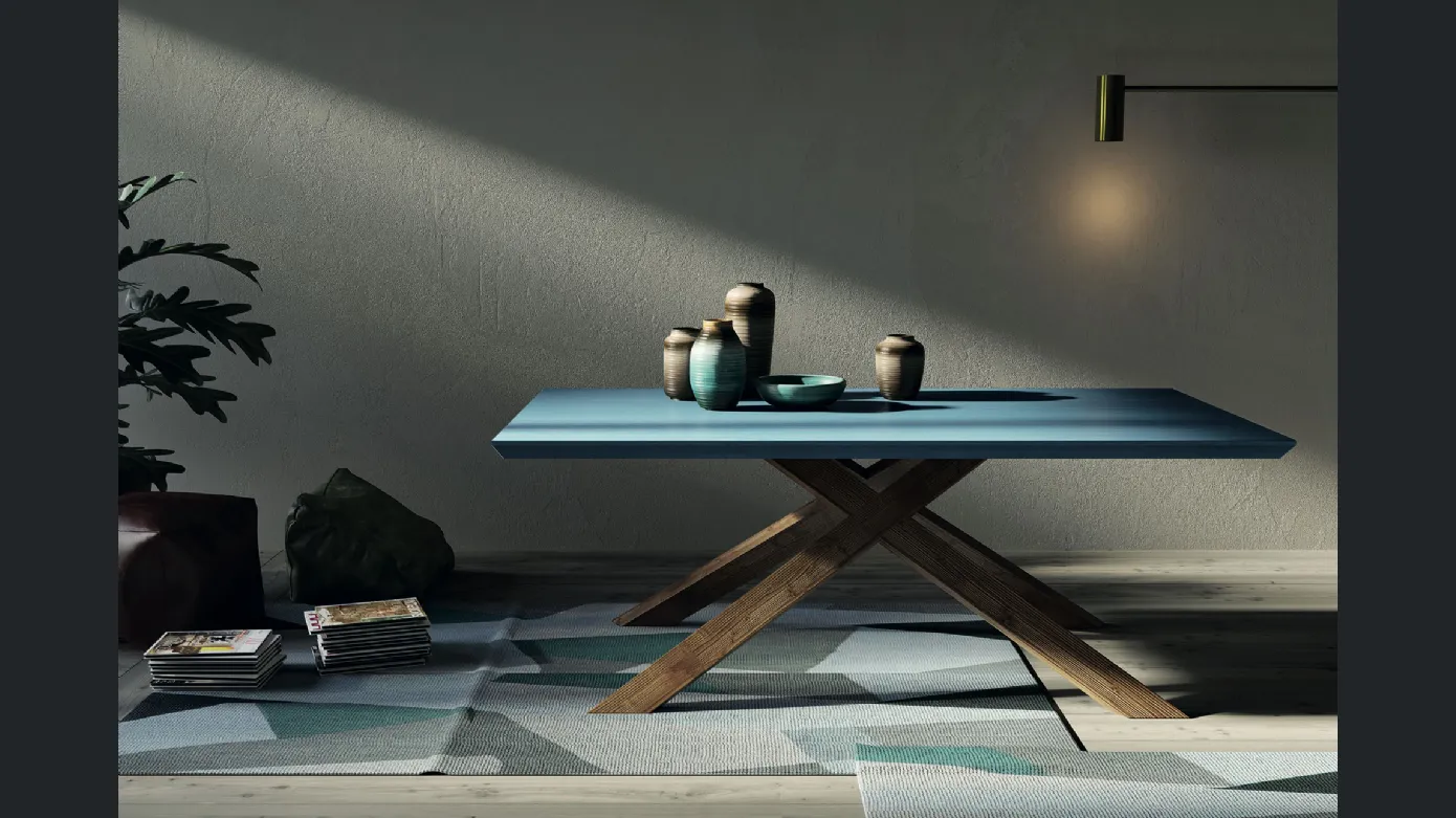 Tavolo in legno con piano color petrolio di F.lli Mirandola